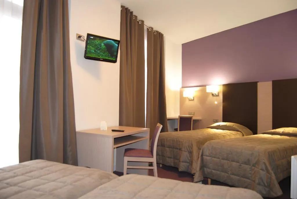 Hotel Roc De Massabielle Lourdes 3*,